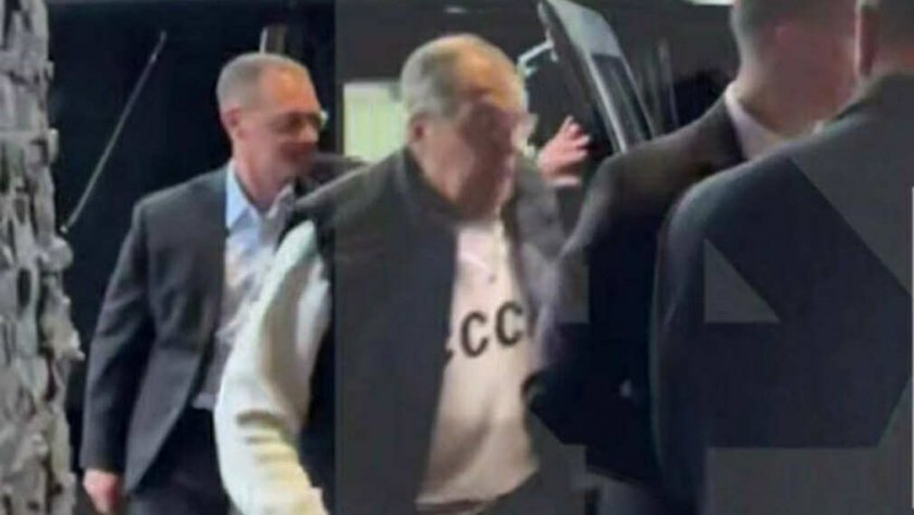 Руският външен министър Сергей Лавров се появи със суичър с