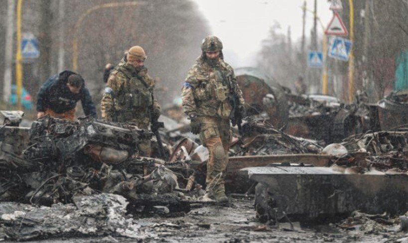 Руснаци, клали в Буча, заграбиха къща на украинец, собственикът ѝ ги взриви в двора (ВИДЕО)