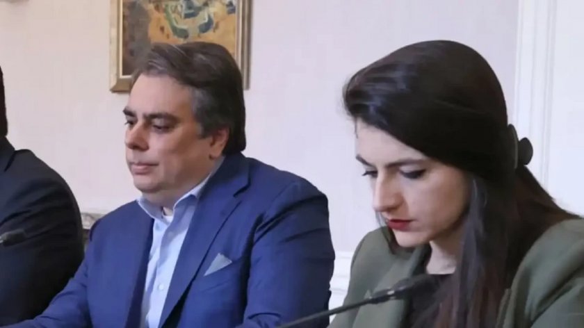 ВЯТЪРЪТ НА ПРОМЯНАТА: Ще набие ли Асен шута на Лена?