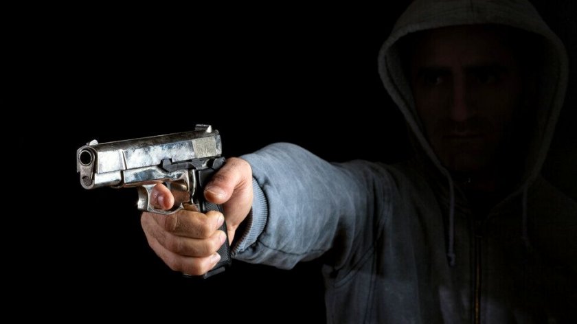 Заплаха за убийство: Стреляха с пистолет по мъж в Софийско