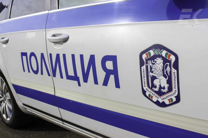 Задържаха мъж, потрошил паметни плочи с брадва