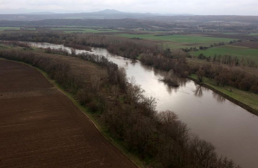 Жена падна в бурните води на река Читак дере