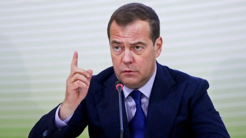 Медведев: Русия ще върне замразените си активи чрез украинските земи