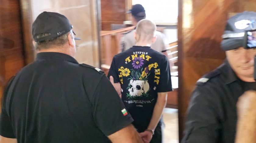 Роднини на Жулиен Кязъмов - един от арестуваните за побоя