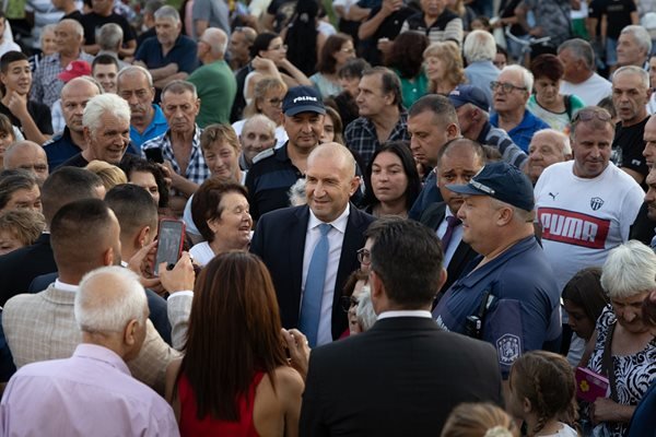 Радев: Гулянци е град със сърдечни жители и задружна общност, която цени приемствеността