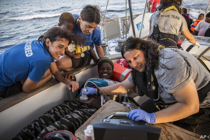 Спасиха 160 мигранти в Средиземно море