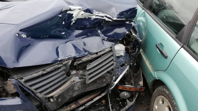 Криминално проявен е ударил петте коли в Пловдив