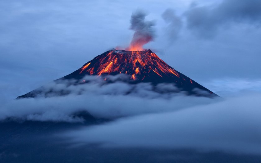 Изригна вулкан в Еквадор