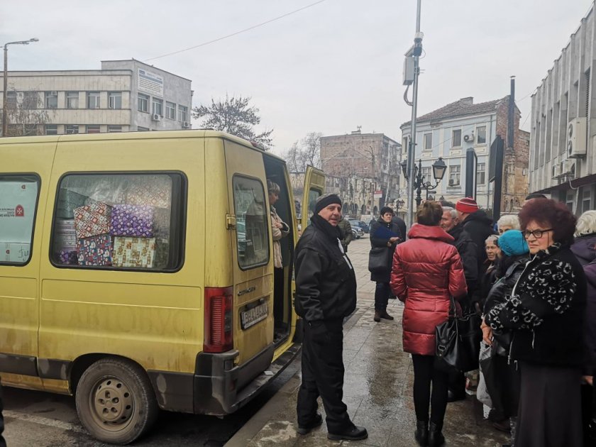 Във Видин получиха помощи от Швейцария, в Кубрат бяха зарадвани възрастни