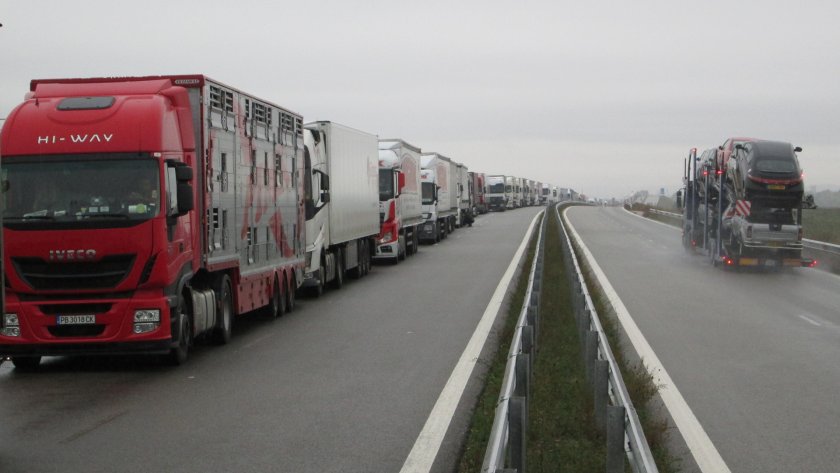 Забраниха камионите по пътя Батак - Доспат