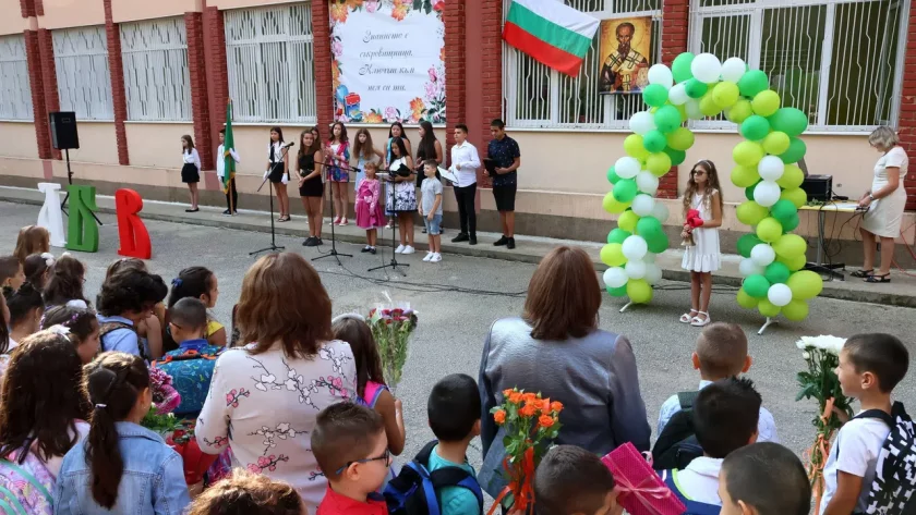 Новата 2025/2026 учебна година започва днес в над 2300 училища