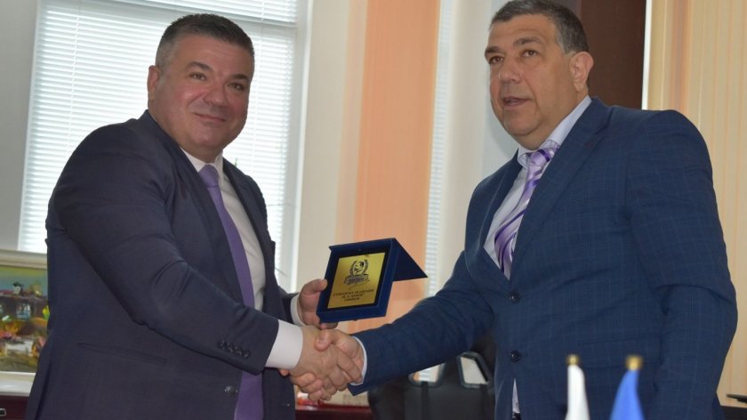 Областният управител на Разград Владимир Димитров обяви, че не е подавал молба