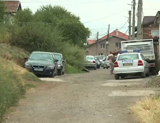 Продължава издирването на заподозрения за убийството на майка с три