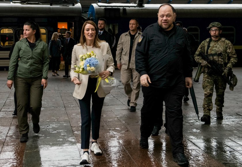 Председателят на ЕП Роберта Мецола пристигна в Киев