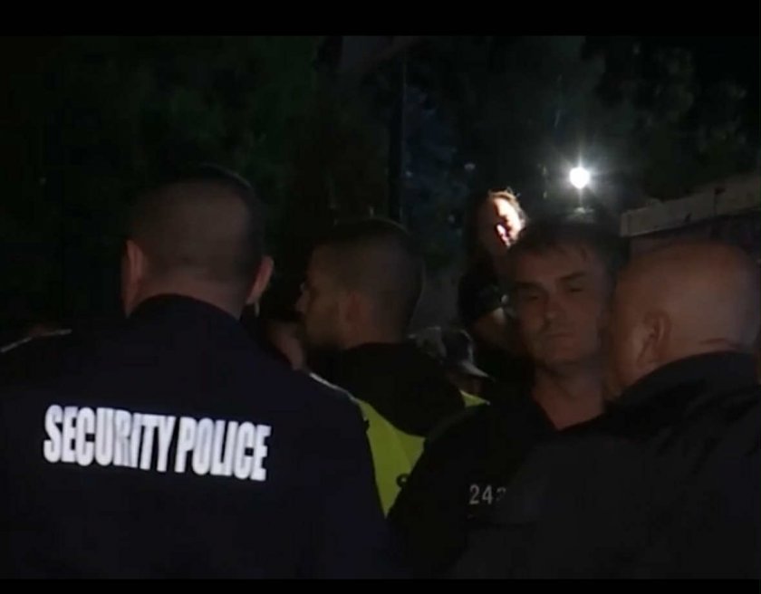 Полиция и гардове спасиха Венци Стефанов от бесни фенове