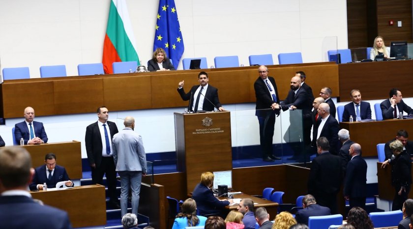 Петият вот на недоверие към правителството влиза за обсъждане в