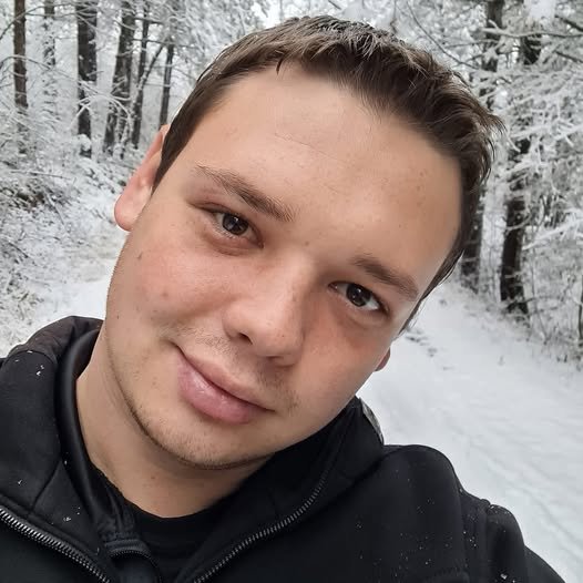 ТЪРСИ СЕ! Момче със зелен джип изчезна в Сливница