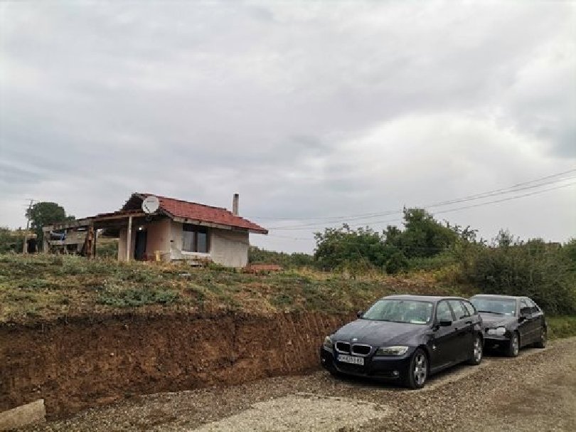 Мъжът, убил жена си в Крайници, имал условна присъда за документно престъпление
