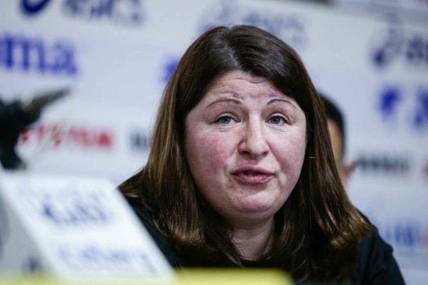 Станка Златева не пуска вилицата от ръцете си. От нерви