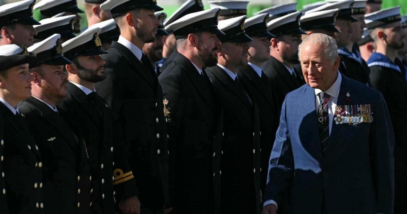 Крал Чарлз III приветства атомни подводници