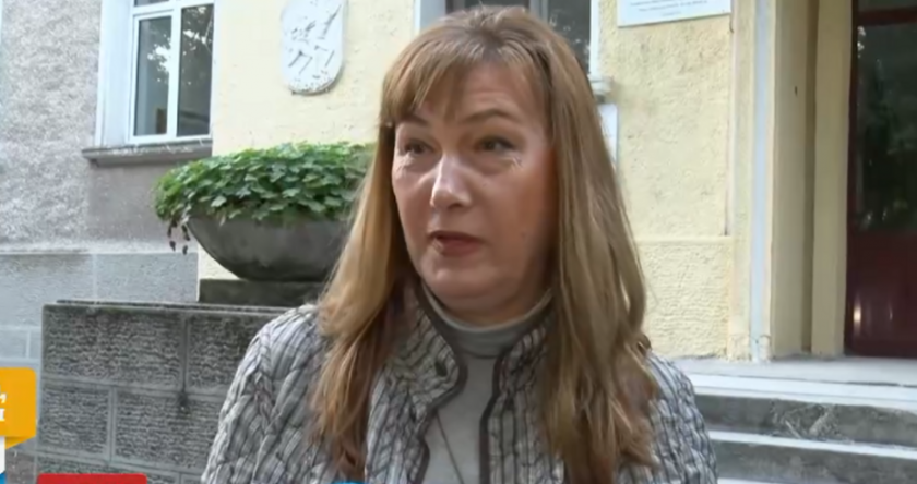 Майката на задържаното за стрелба в училище дете се е