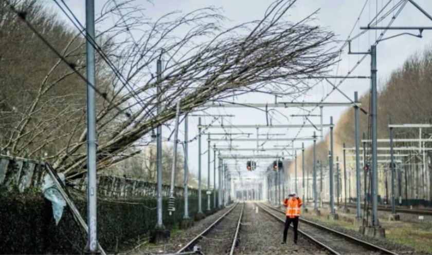 Огромна буря връхлита Европа през уикенда
