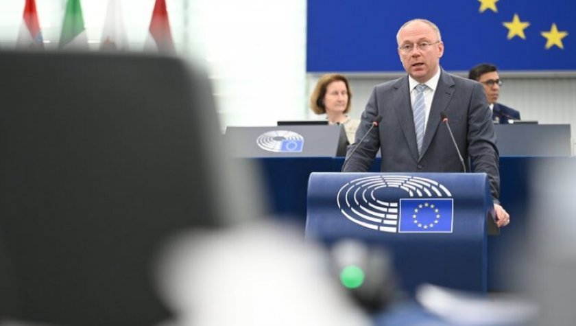 Евродепутат от „Възраждане“ прати еврото на съд