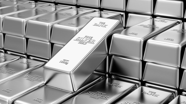Среброто със сериозен ръст: Поскъпна с 52% 