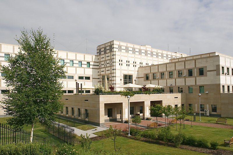 US посолството: Няма да обновяваме страницата във фейсбук, нямаме пари 