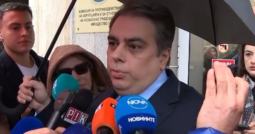 Върнаха ги: Василев, Петков и Бориславова искаха да дадат показания в Антикорупционната комисия