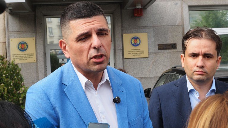 Мирчев и Божанов питат КЗК за Пеевски