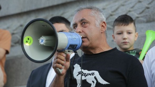 Татко Петко: Банда от облечени в мантии престъпници държи България за заложник