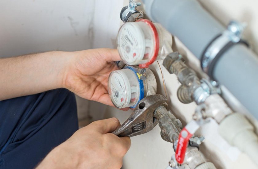 Нов удар: Въвеждат със закон "такса водомер" 