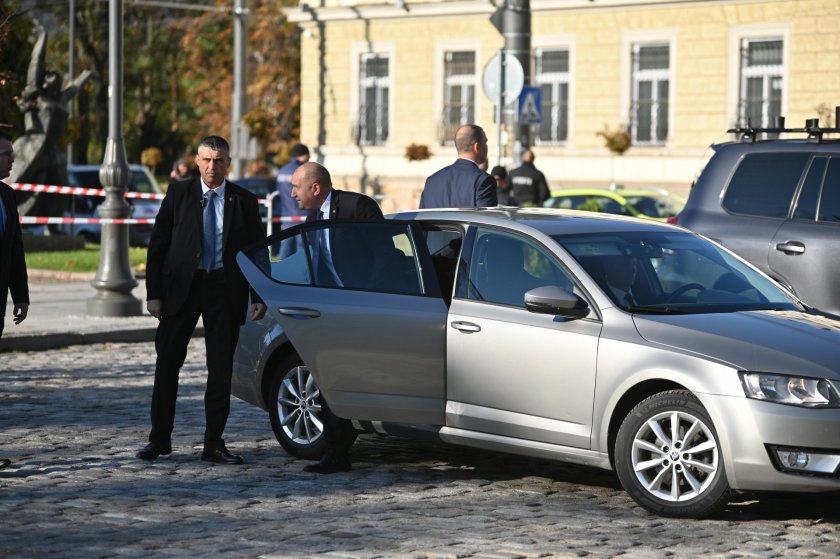 Слез като вчера лидерът на ГЕРБ Бойко Борисов заръча колите