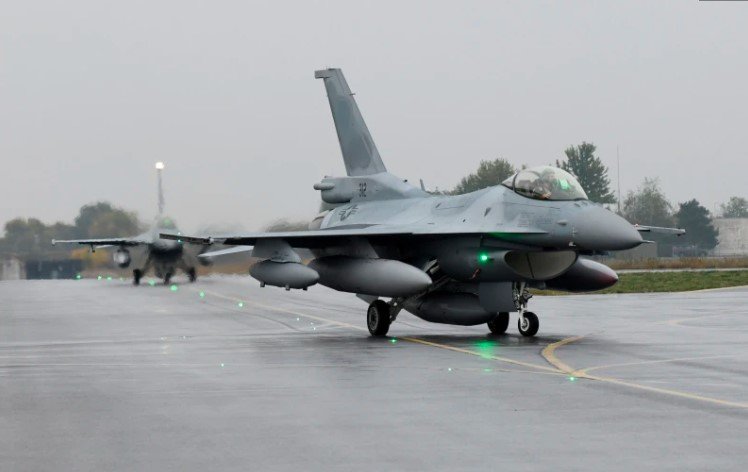 Още два самолета F-16 кацнаха у нас