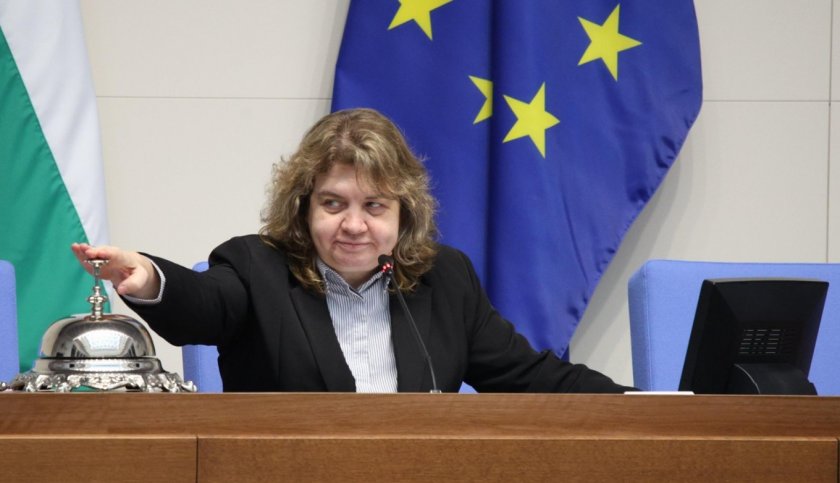 Киселова свика извънредно заседание на НС във вторник