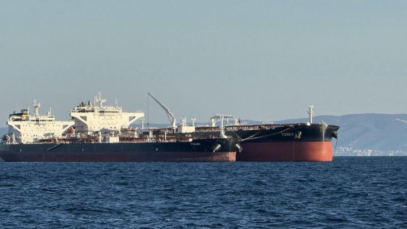 Две седмици жителите на Бургас дишат нефтени изпарения