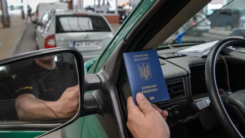 Близо 100 000 млади мъже са напуснали Украйна