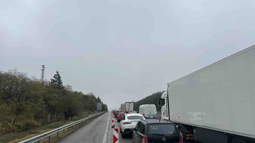 Катастрофа предизвика километрично задръстване на „Тракия”