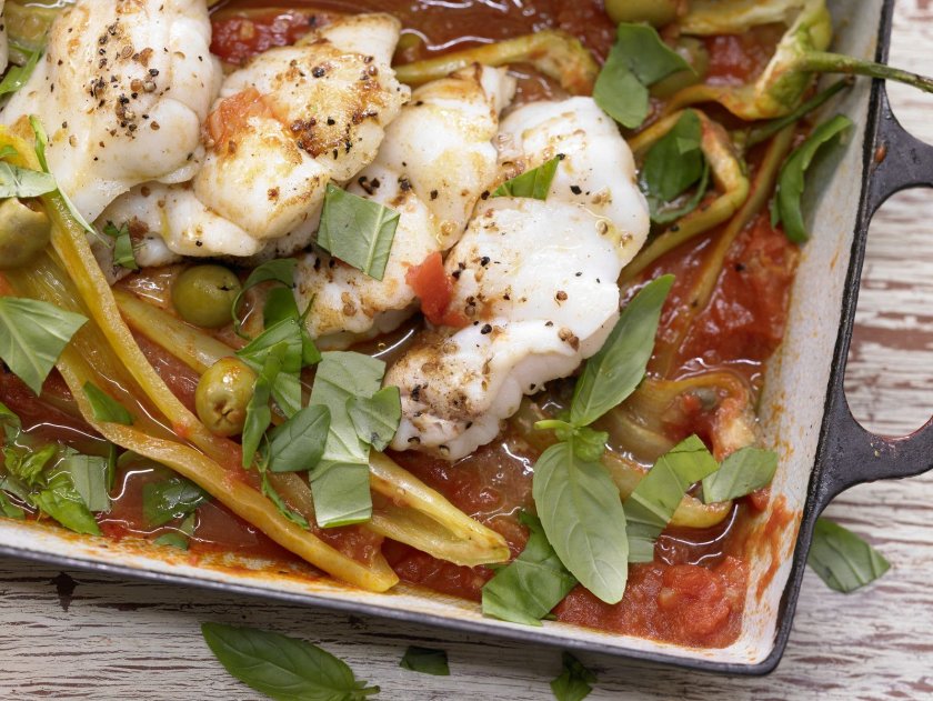 Риба паприкаш (с маслини и каперси)