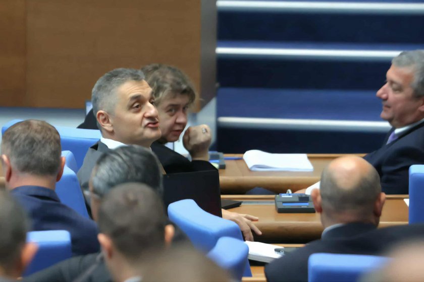 Извънредна точка: Депутатите пак се захванаха с доставките на горива