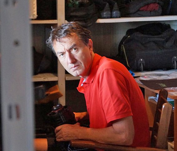 Михаил Заимов представя първата си фотоизложба над водата