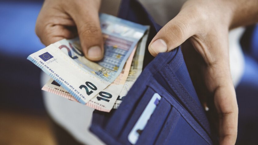Заложиха я в бюджета: 605 евро става минималната заплата от 1 януари