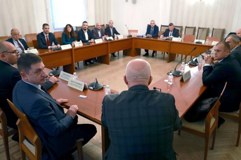 Комисията за контрол над службите без кворум, провал на изслушването на ДАНС и НСО