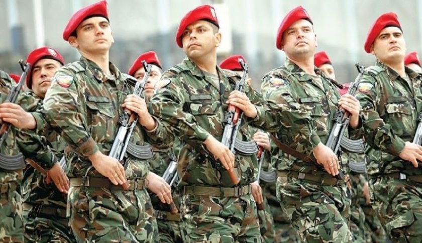 Парламентът облекчава изискванията за постъпване на военна служба