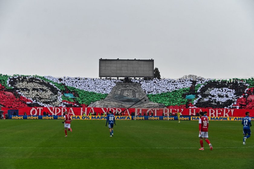 Сектор "Г": "Армейската" мощ срещу "синия" шум