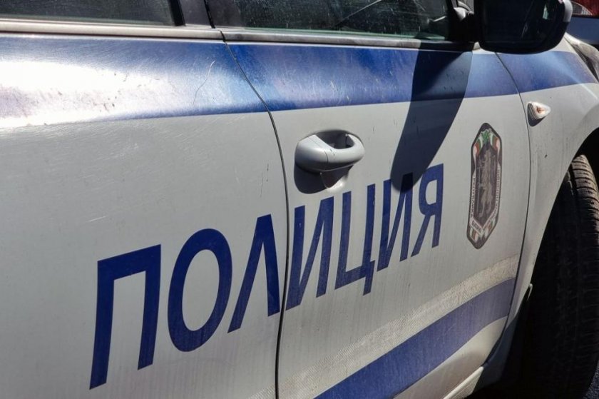 Пиянде заби нож в крака на полицай