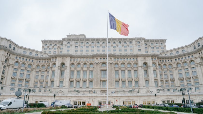 Румъния реже с 20% държавната администрация