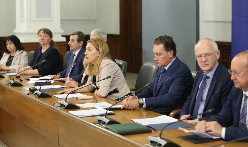 Тристранката се събира извънредно на 5 ноември