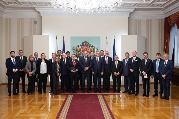 Радев се срещна с почетни консули от 50 държави